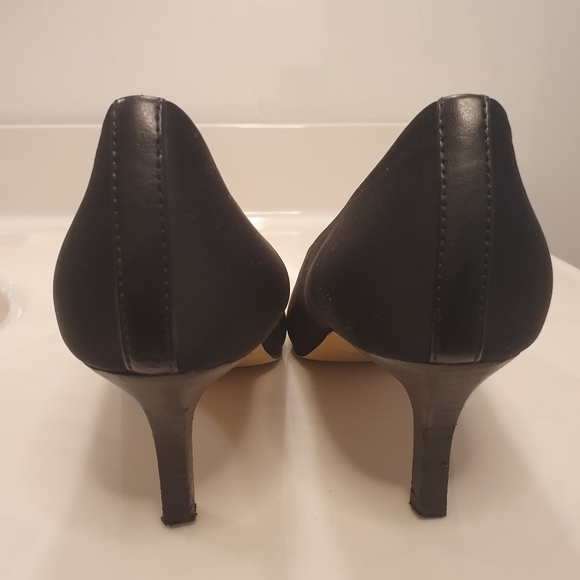 Black Donald Pliner Pumps - Picture 2 of 5